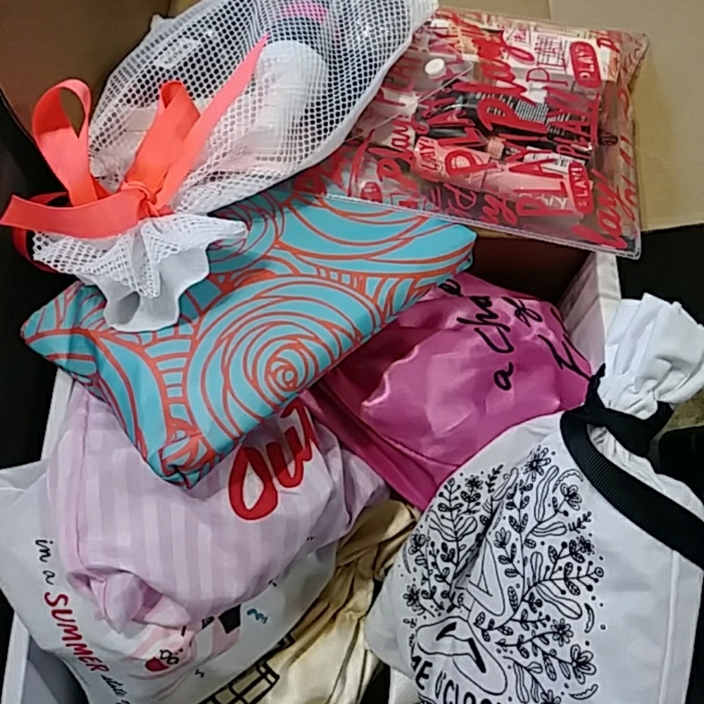 Makeup bundle with makeup bag !!!
